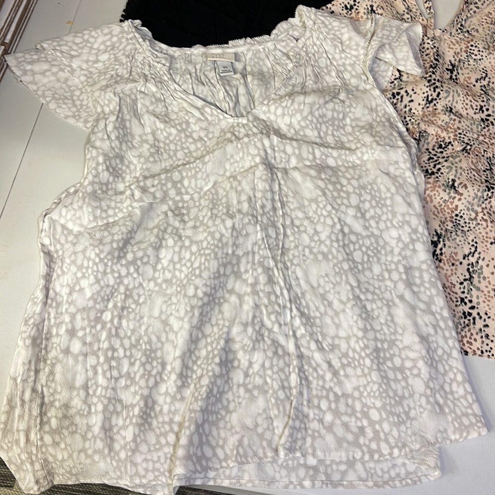 Assorted XS Tops (5) - Picture 9 of 11
